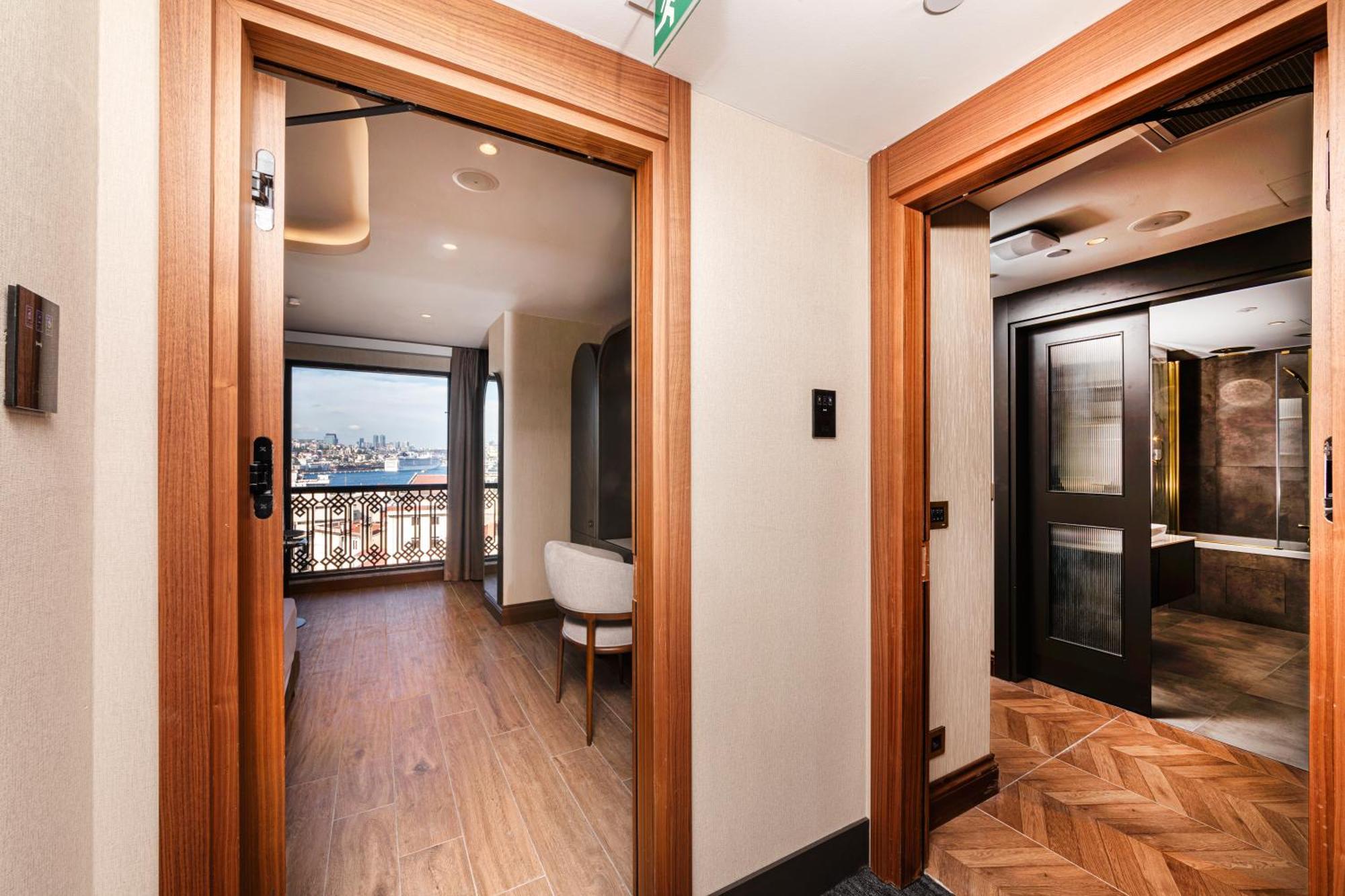 โรงแรมเลนวิบูทีคแอนด์สปา อิสตันบูล ภายนอก รูปภาพ The interior of a suite at the hotel